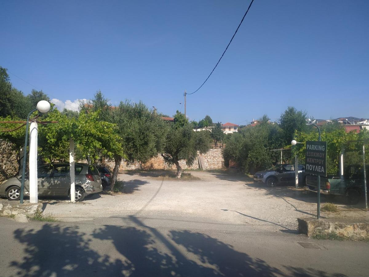 Poulea Rooms Каламата Екстериор снимка